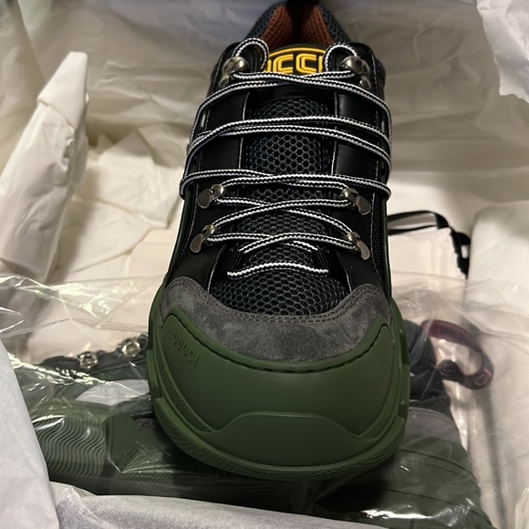 Gucci sneakers size 8 but fit a 9 - Picture 2 of 4